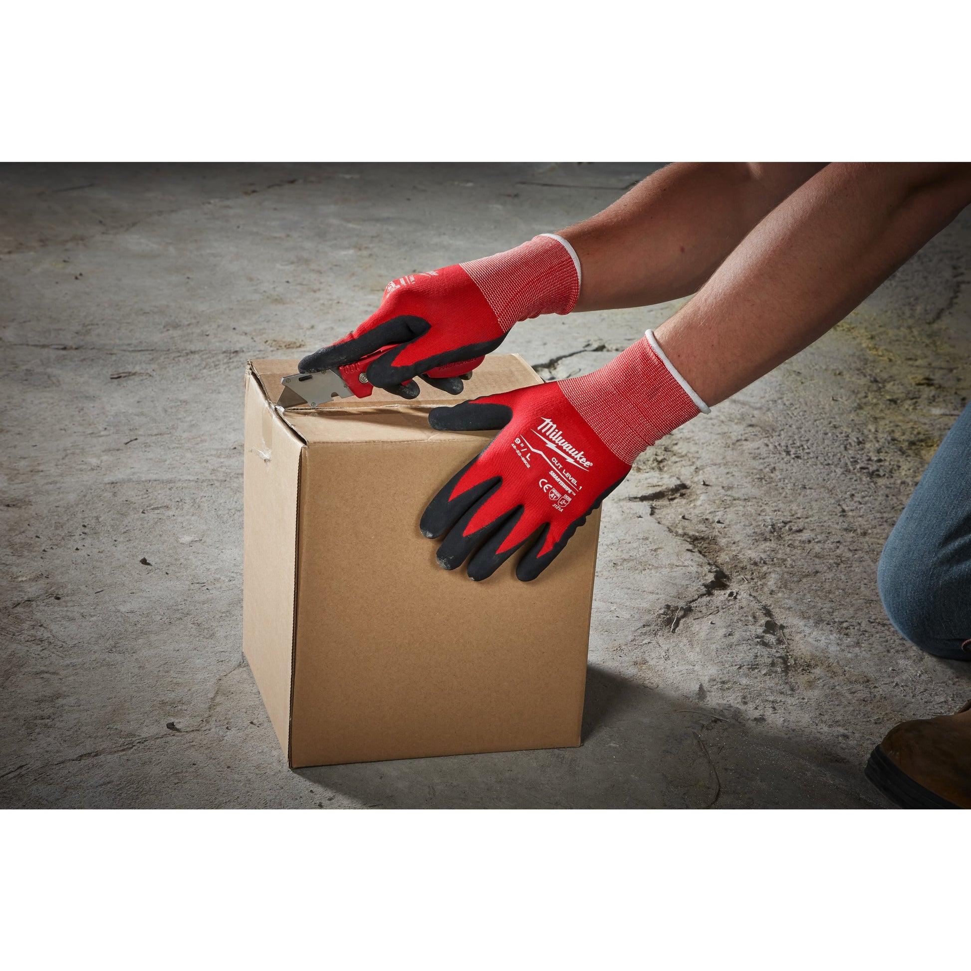 Milwaukee Schnittschutzhandschuhe Klasse A 9/L in Aktion 2