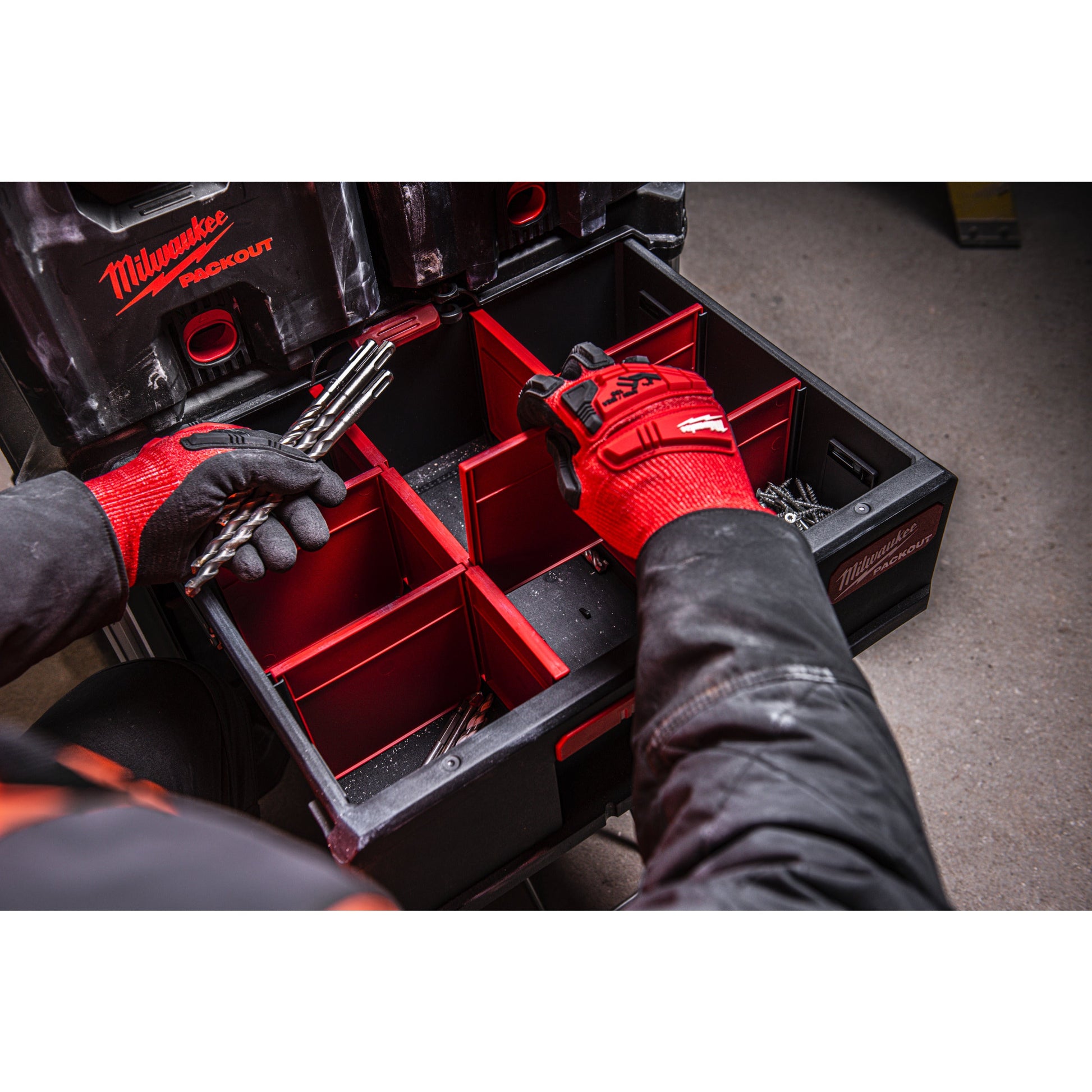 Milwaukee Werkzeugkoffer PACKOUT™ mit zwei Schubladen
