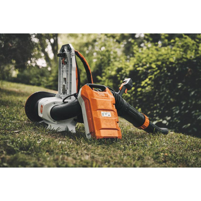 Stihl Akku-Laubbläser BGA 300 inkl. Doppelakkuschachtadapter ADA 1000