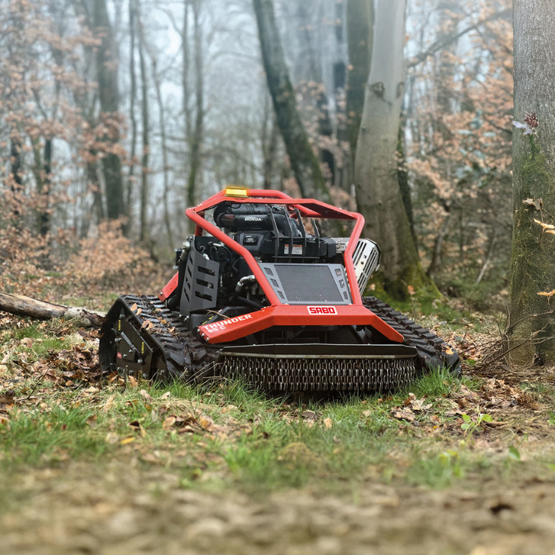 SABO Ferngesteuerte Mähraupe THUNDER 85 C in Aktion