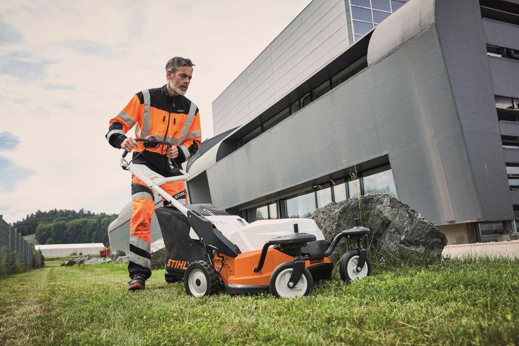 STIHL Akku-Rasenmäher RMA 765 Einzelgerät in Aktion
