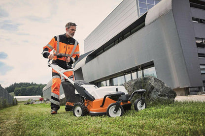 STIHL Akku-Rasenmäher RMA 765 Einzelgerät in Aktion