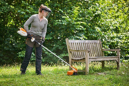 STIHL Akku-Rasentrimmer FSA 86 R Einzelgerät in Aktion