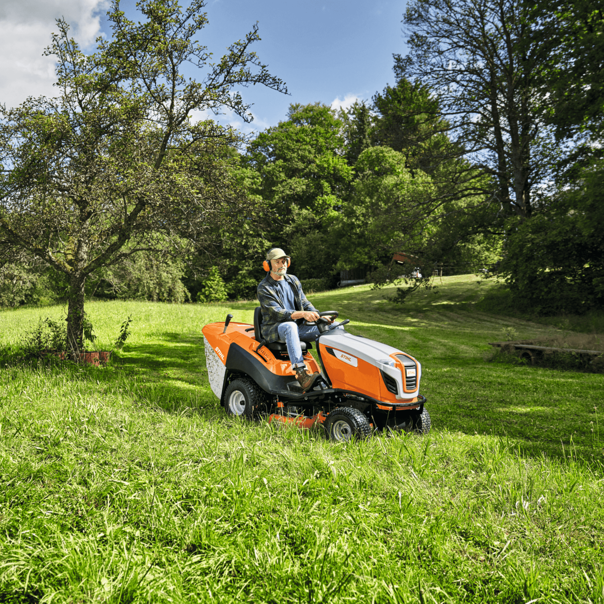 STIHL Benzin-Aufsitzmäher RT 5097 in Aktion
