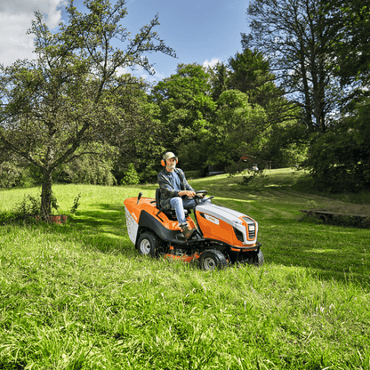 STIHL Benzin-Aufsitzmäher RT 5097 in Aktion