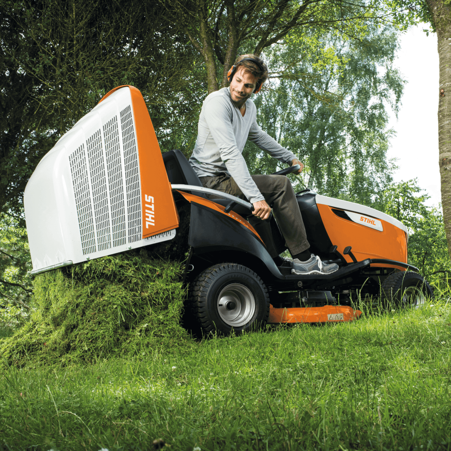 Stihl Benzin-Aufsitzmäher RT 6112 ZL in Aktion