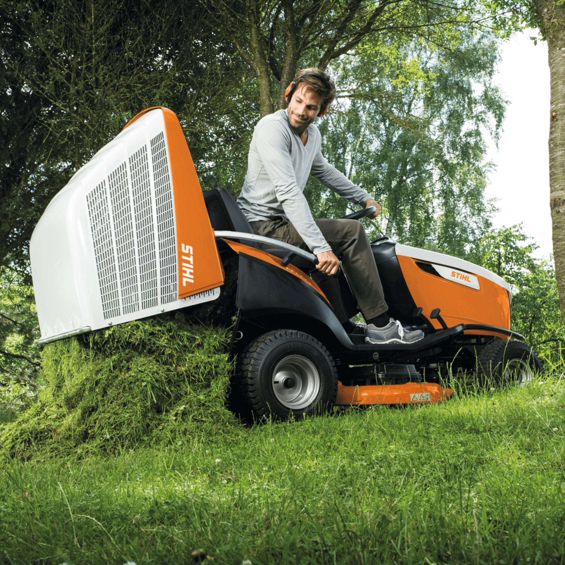 Stihl Benzin-Aufsitzmäher RT 6112 ZL in Aktion