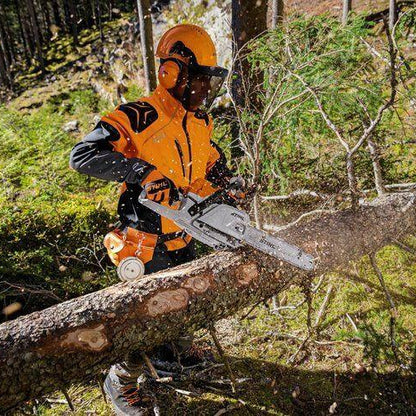 STIHL Benzin-Kettensäge MS 241 C-M in Aktion
