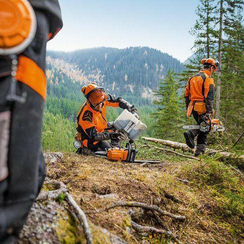 STIHL Benzin-Kettensäge MS 241 C-M in Aktion