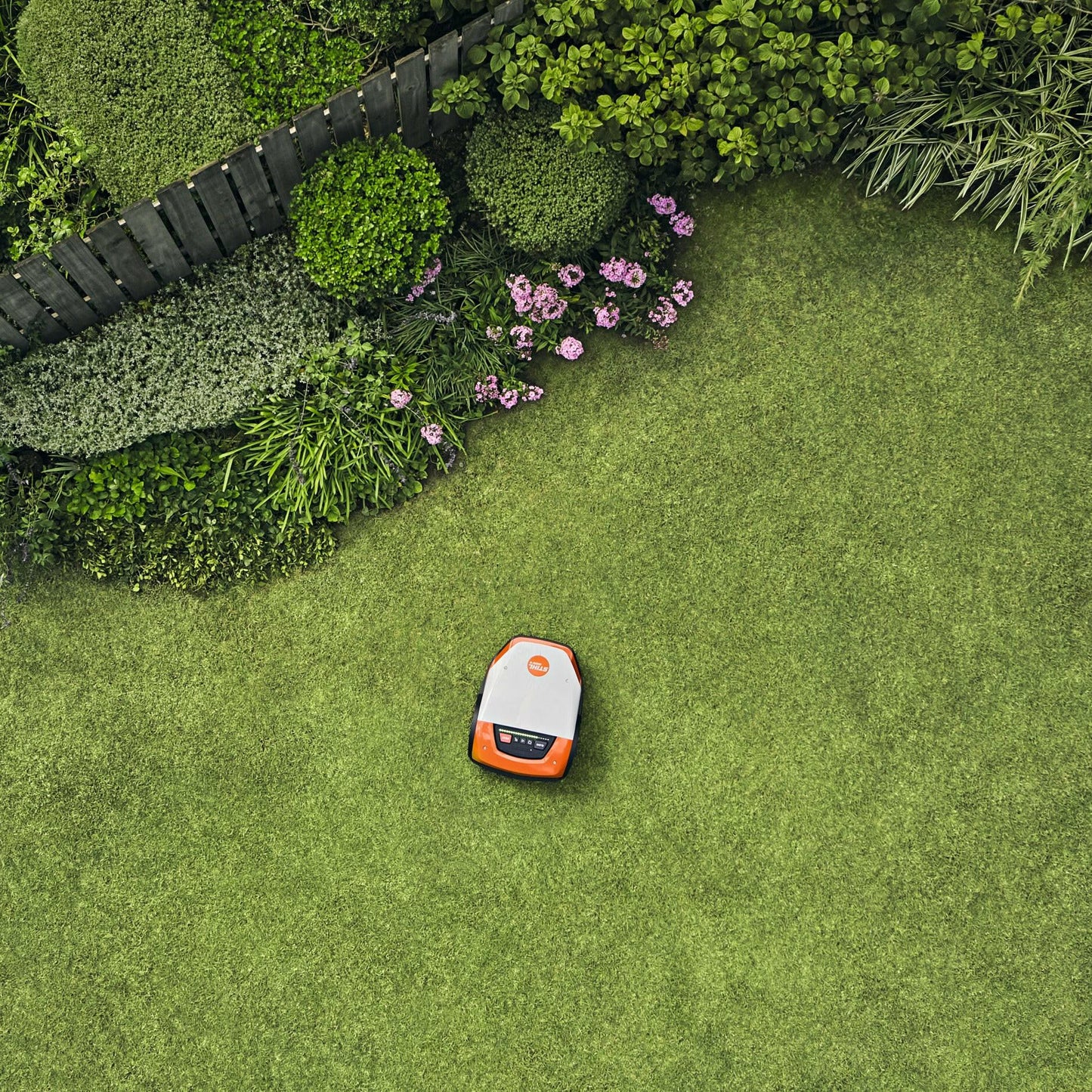 STIHL Mähroboter iMOW 6.0 in Aktion