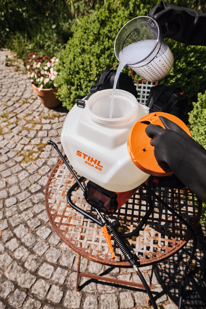 STIHL Rückentragbares Akku-Spritzgerät SGA 60.0 Einzelgerät in Aktion