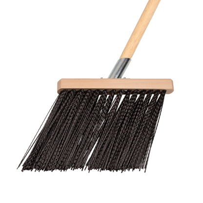Solide Rinnenbesen – mit 140 cm Stiel