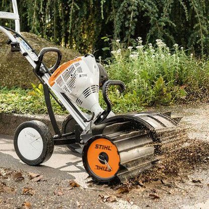 Stihl Kehrwalze KW-MM - Jetzt Stihl bei kaisers.jetzt