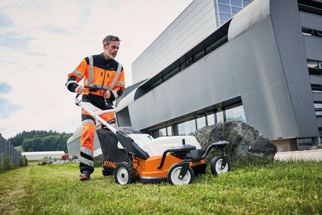 Stihl RMA 765 V Akku-Rasenmäher inkl. Akku AR 3000 L und AL 500 - Jetzt Stihlbei kaisers.jetzt