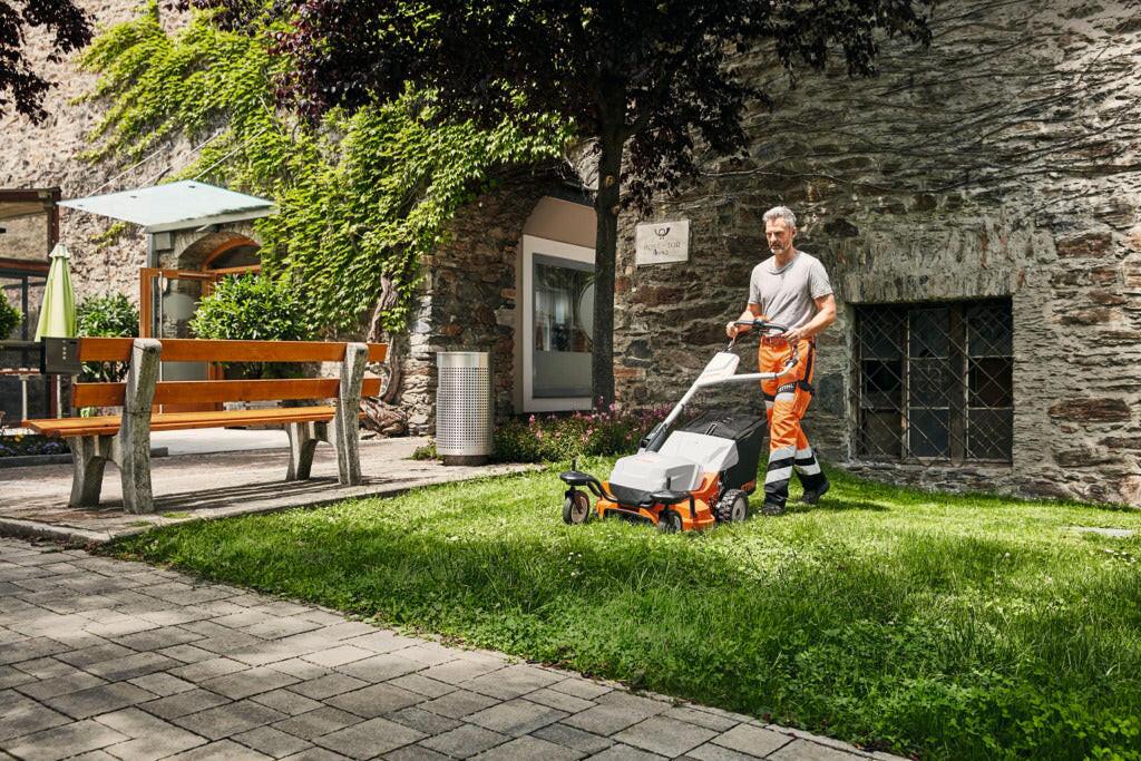 Stihl RMA 765 V Akku-Rasenmäher inkl. Akku AR 3000 L und AL 500 - Jetzt Stihlbei kaisers.jetzt