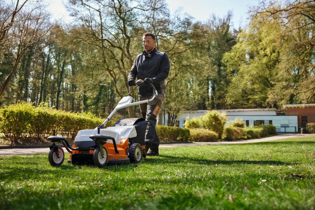 Stihl RMA 765 V Akku-Rasenmäher inkl. Akku AR 3000 L und AL 500 - Jetzt Stihlbei kaisers.jetzt