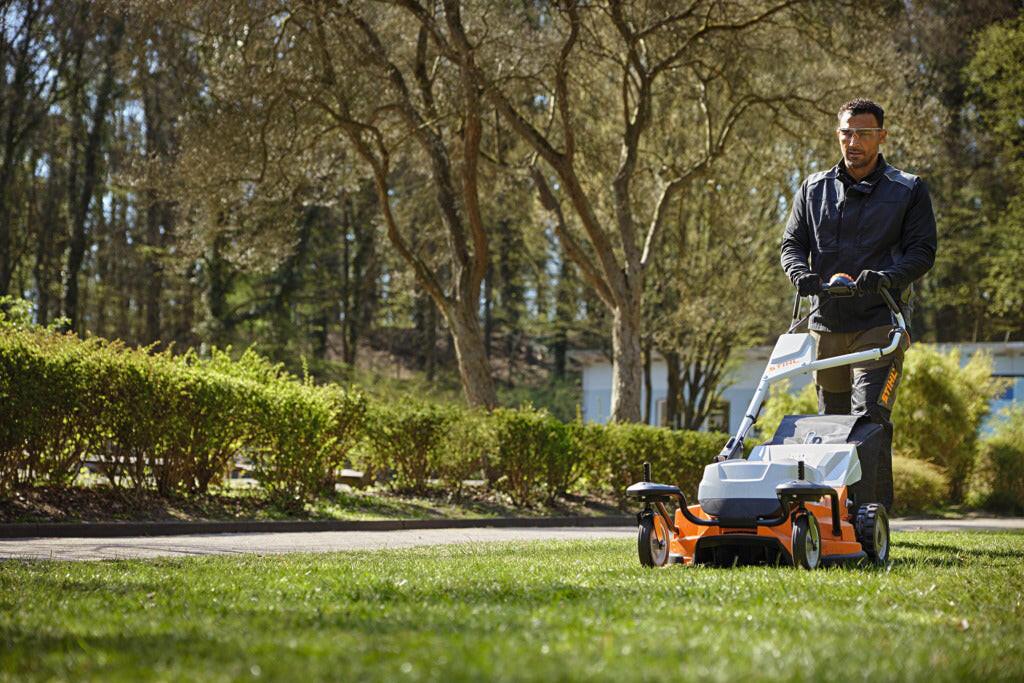 Stihl RMA 765 V Akku-Rasenmäher inkl. Akku AR 3000 L und AL 500 - Jetzt Stihlbei kaisers.jetzt