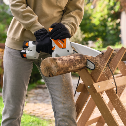 Stihl Akku-Gehölzschneider GTA 30.0 in Aktion