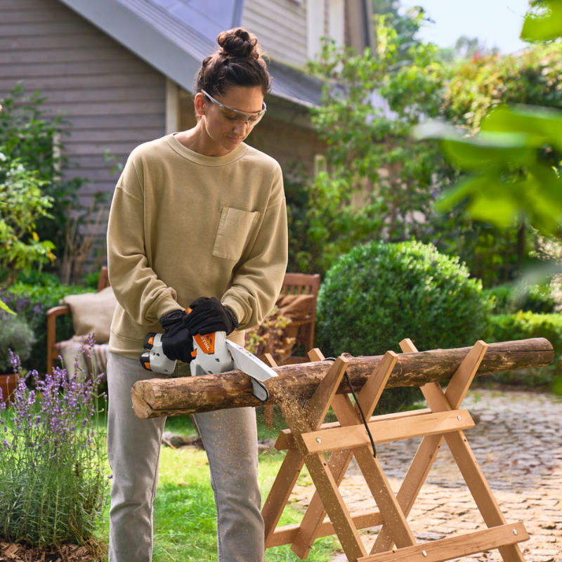 Stihl Akku-Gehölzschneider GTA 30.0 in Aktion