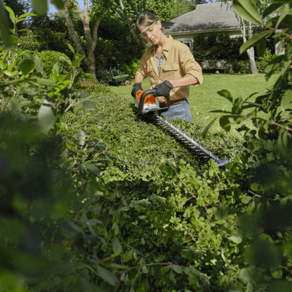 Stihl Akku-Heckenschere HSA 60.1 Einzelgerät in Aktion
