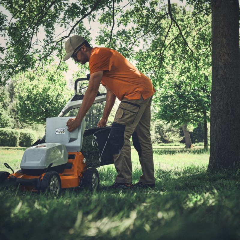 Stihl Akku-Rasenmäher RMA 750.0 V Einzelgerät in Aktion