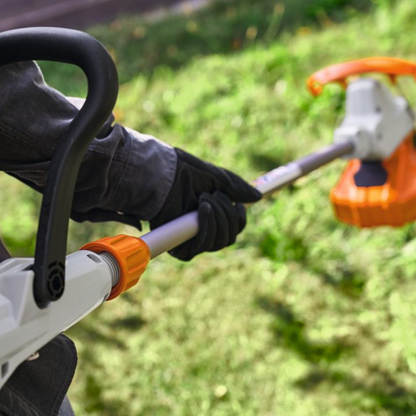 Stihl Akku-Rasentrimmer FSA 50 mit Akku und Ladegerät