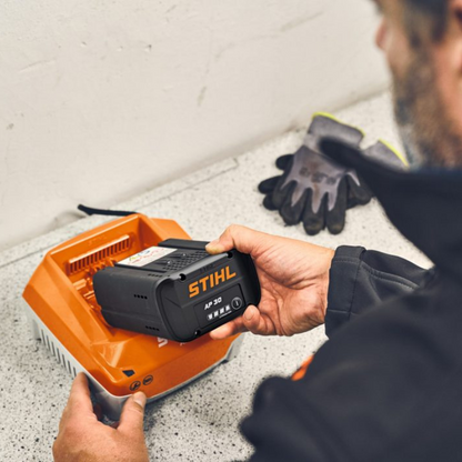 Stihl Akku AP 30 in Aktion