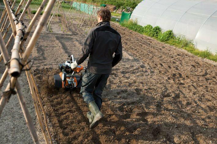 Stihl Benzin-Motorhacke MH 585 in Aktion 