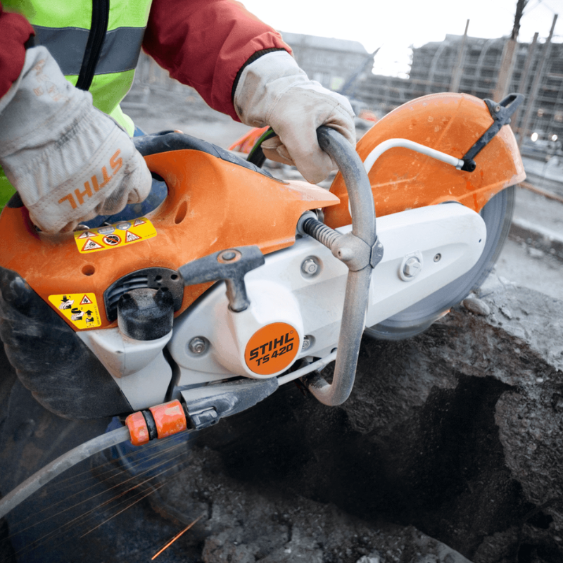 Stihl Benzin-Trennschleifer TS 420 mit 5 x Diamant-Trennscheiben in Aktion