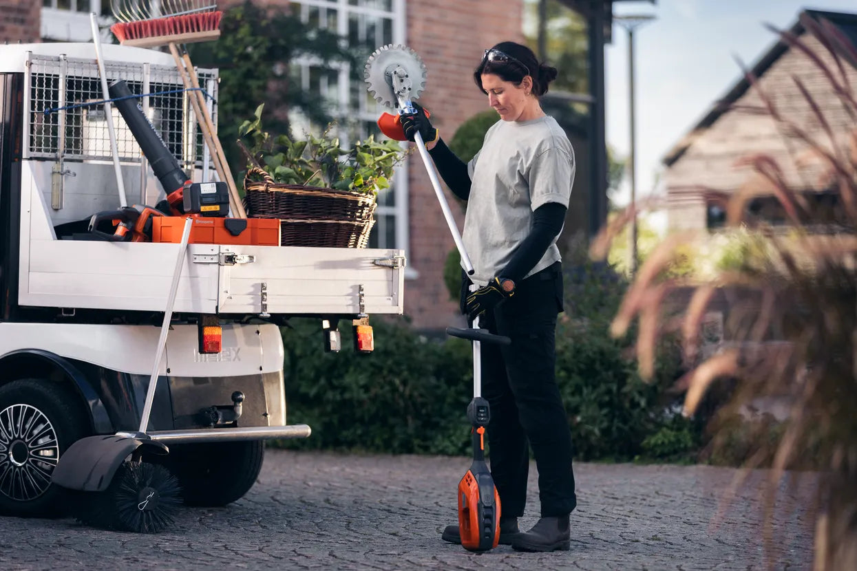 Husqvarna 525iLK Akku-Kombitrimmer - 42 cm Schnittbreite
