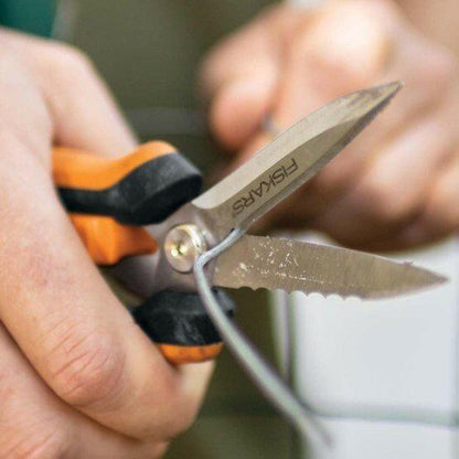 Fiskars Solid Multi-Task SP-320 Universalschneider - Jetzt Fiskars bei kaisers.jetzt