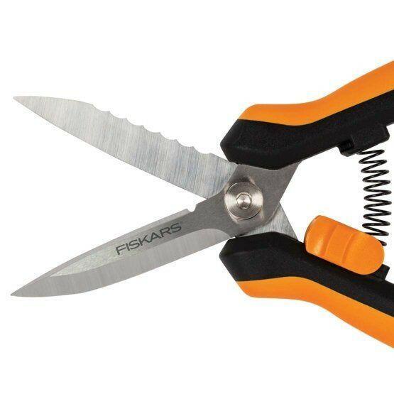 Fiskars Solid Multi-Task SP-320 Universalschneider - Jetzt Fiskars bei kaisers.jetzt