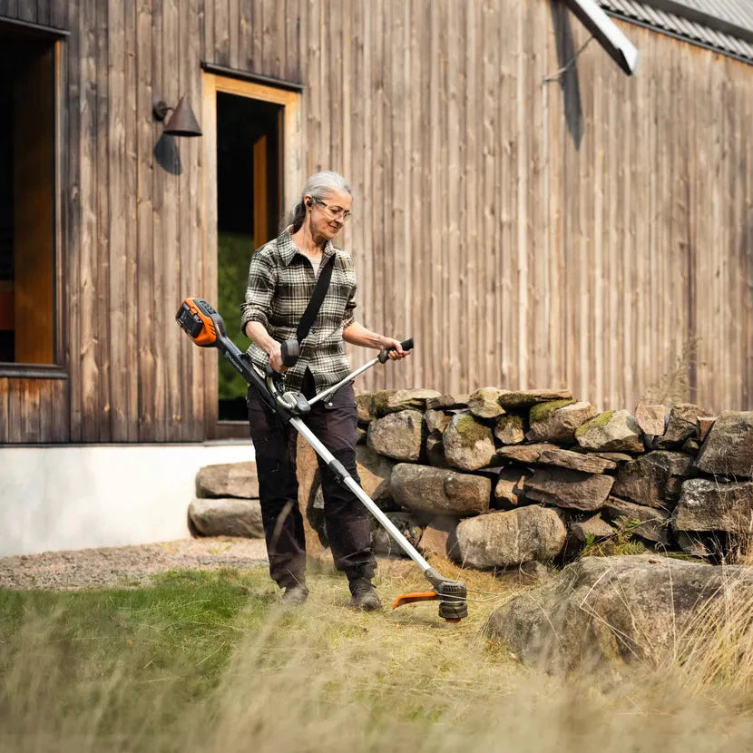 Husqvarna 220iR Rasentrimmer - 36 cm, mit Akku und Ladegerät
