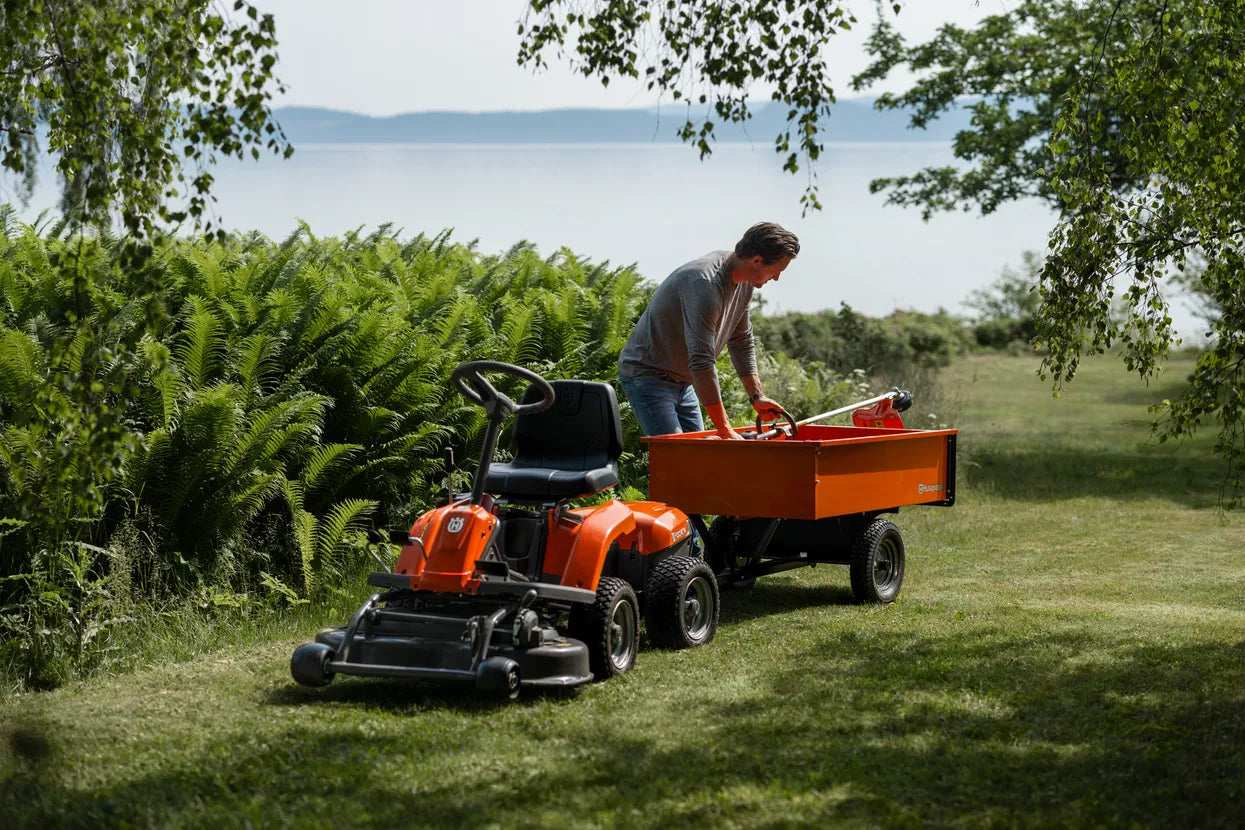 Husqvarna R 112iC Akku-Frontmäher (Rider) – inkl. Mähdeck, Akku & Ladegerät
