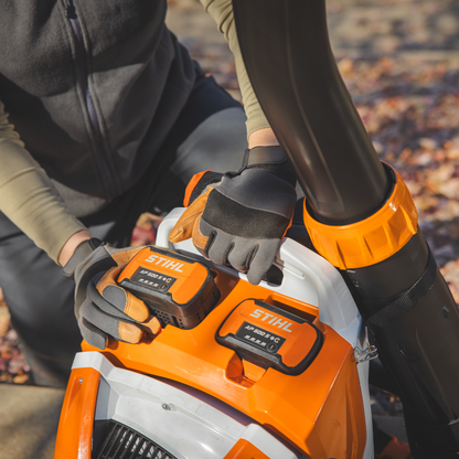 Stihl Rückentragbarer Akku-Laubbläser BRA 500 Einzelgerät1