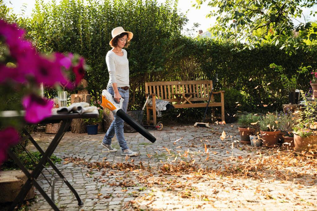 Stihl Akku-Laubbläser BGA 45 mit integriertem Akku - Jetzt Stihl bei kaisers.jetzt