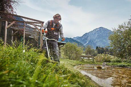 Stihl FS 131 Benzin-Freischneider mit Mähmesser - Jetzt Stihl bei kaisers.jetzt