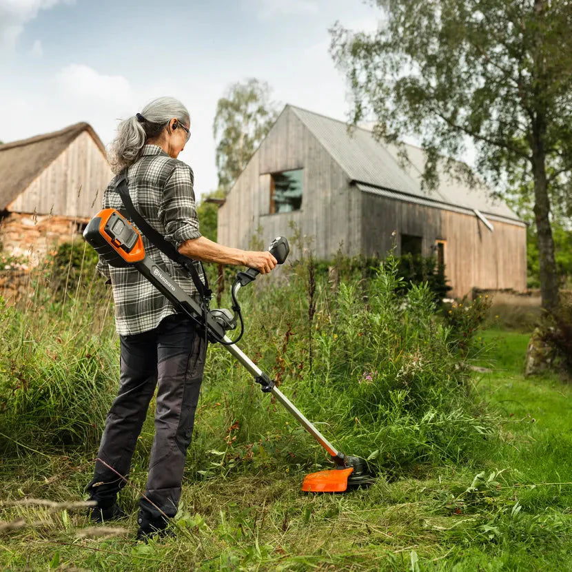 Husqvarna 220iR Rasentrimmer - 36 cm, mit Akku und Ladegerät